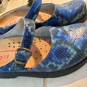 Klogs Blue Snakeskin Slip On Mary Jane's Clogs Mules Non Slip Size 9